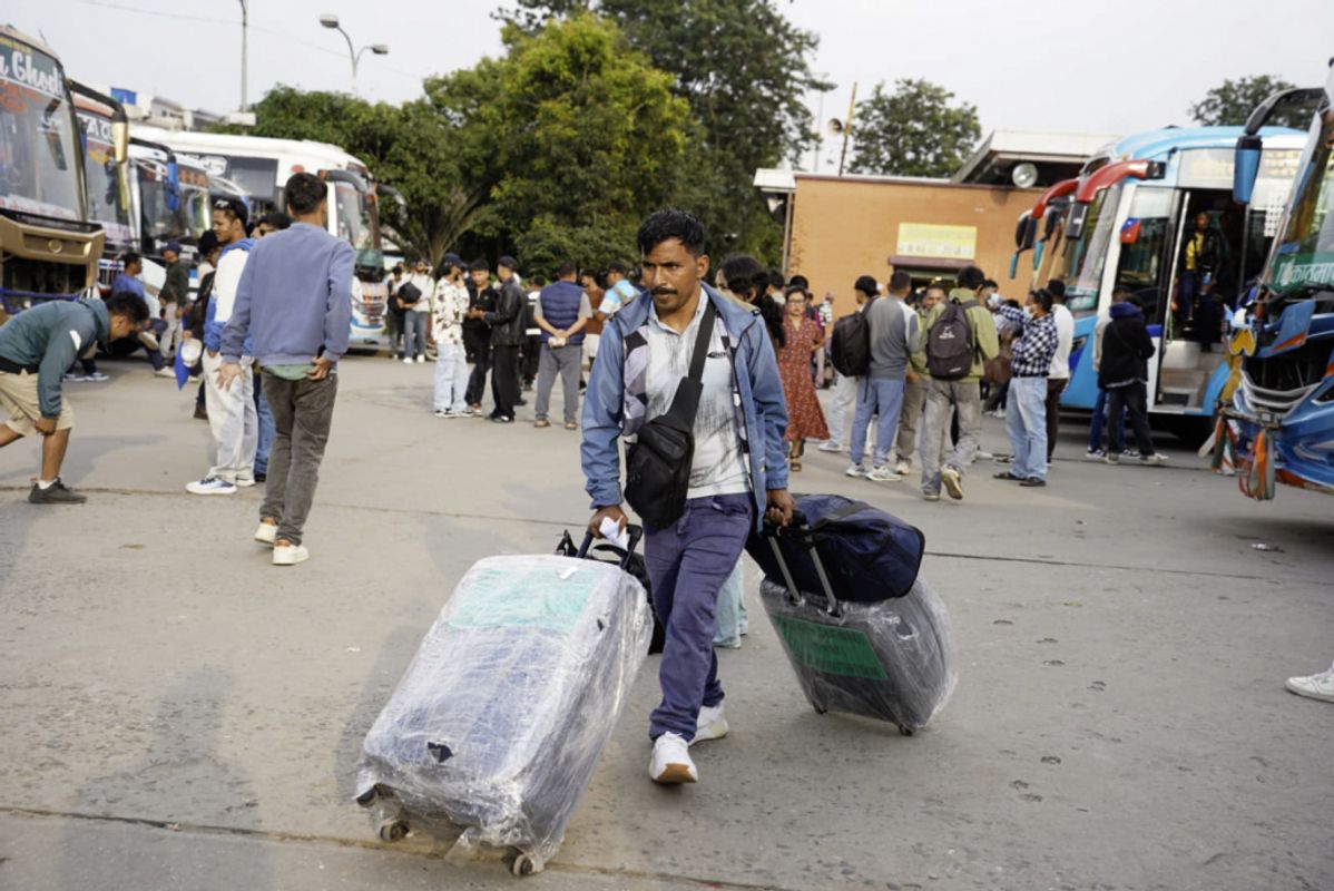 दशैँका लागि अग्रिम टिकट बुकिङ खुल्याे, घर फर्किनेको भीड