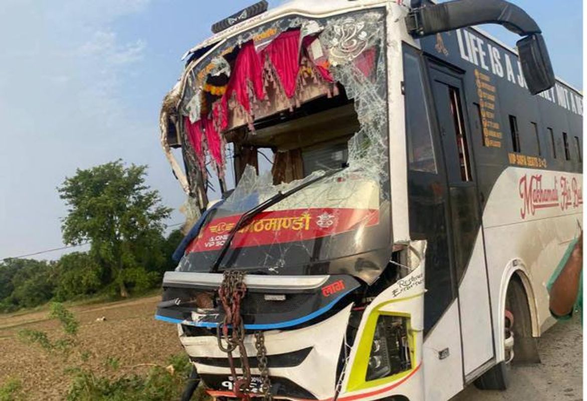 कपिलवस्तुमा बस पल्टिँदा ३८ जना घाइते