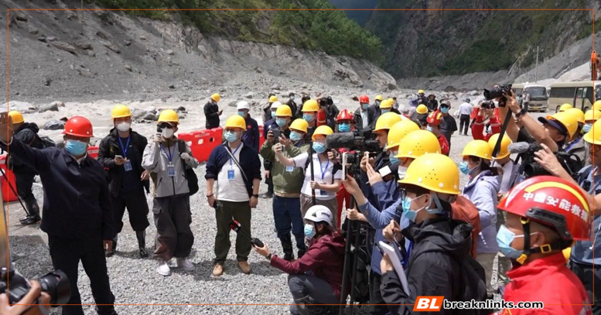 चीनतर्फको बाढी प्रभावित क्षेत्रमा विदेशी पत्रकारहरूको भ्रमणः उद्धार तथा राहत कार्यको प्रशंसा