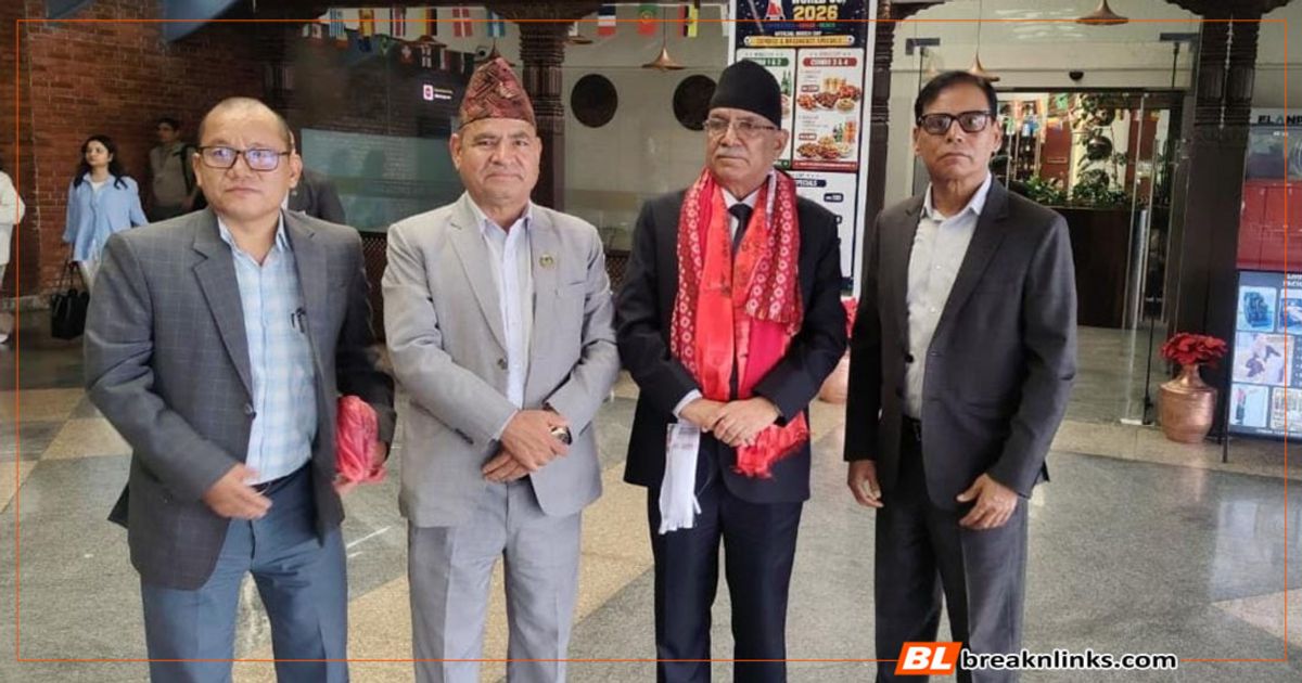 श्रीलंकाबाट फर्किए प्रचण्ड