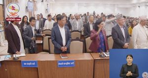 प्रतिनिधि सभामा विपक्षी दलहरूको अवरोध, झोला बोकेर हिँडे हर्क साम्पाङ