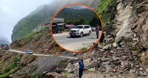 प्रधानमन्त्री मुस्ताङ जाने बाटोमा पहिरो