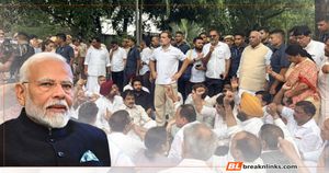 मोदीलाई संकटः कांग्रेसले प्रधानमन्त्री निवास घेर्‍यो, किसान र कक्रोज आन्दोलन एकैपटक चर्कियो