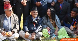 ज्योति मगरसँगै बसेर सुन्तला खाँदै भोट माग्दै केपी ओली