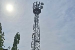 ८० मिटरअग्लो टेलिकम टावरमा चढेका युवकको उद्धार