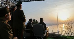 उत्तर कोरियाद्वारा ‘क्लस्टर वारहेड’ ब्यालिस्टिक मिसाइलको सफल परीक्षण