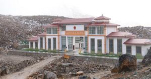कोभिडपछि बन्द चीनसँगको छोटो व्यापारिक नाका ओलाङचुङ्गोला पुनः सञ्चालनमा