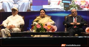 प्रचण्ड र विद्याको अघि ओलीको गर्जनः हामी मरेका छैनौं, धुलो टक्टक्याउँदै उठ्छौं