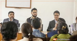 अध्यादेशको पक्षमा उभिए रवि, भनेः दल फुटाउन र विपक्षीलाई थुन्न ल्याएको होइन