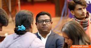 प्रलोपाले सन्तोष परियारको हस्ताक्षरमा टिकट बाँड्ने