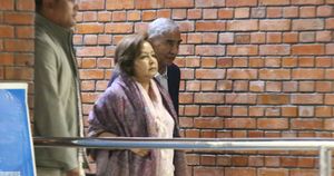 सिंगापुरबाट थप उपचारका लागि हङकङ लागे देउवा