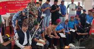 काठमाडौंतर्फ पैदलयात्रा गरिरहेका मिटरब्याज पीडितलाई रोक्न निजगढ पुगे गृहमन्त्री गृहमन्त्री