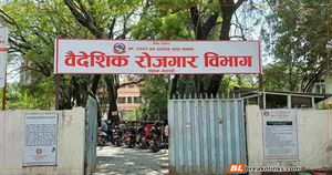 खाडी र यूरोपका विभिन्न देश पठाइदिने भन्दै ठगी गर्ने १ महिलासहित ४ पक्राउ