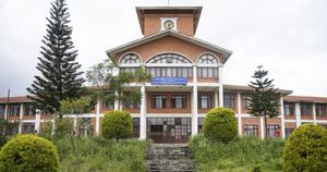 अध्ययन बिदामा गएर नफर्किएका प्राध्यापकलाई १५ दिनभित्र सम्पर्कमा आउन त्रिविको निर्देशन
