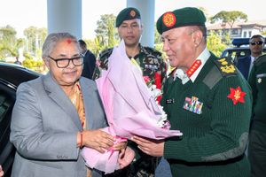 सेनालाई प्रधानमन्त्रीले भनिन्, ‘चुनावमा एक थोपा पनि रगत नबगोस्’