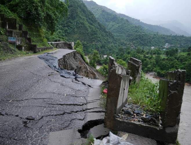 कृष्णभीर पहिरोः १५ दिनभित्र अस्थायी ट्र्याक खोल्ने तयारी