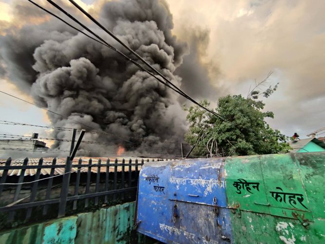 टेकुको फोहोरमैला सङ्कलन केन्द्र नजिकै आगलागी