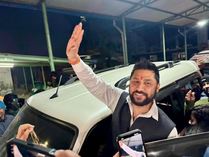 बहुमत पाएर काम गर्न नसके घण्टीले हामीलाई बजाइदिनूहोला– रवि लामिछाने