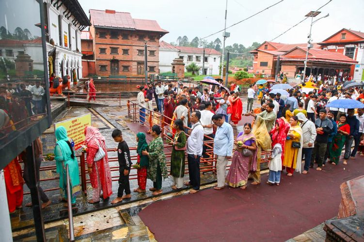 साउने संक्रान्ति: पशुपतिनाथकाे दर्शन