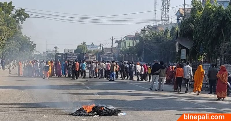 रौतहट सडक दुर्घटना: मृतकका परिवारद्वारा पूर्व–पश्चिम राजमार्ग अवरुद्ध