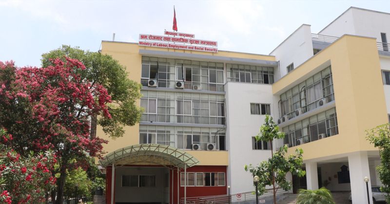 श्रमिकको स्वास्थ्य परीक्षणमा कायम ‘सिन्डिकेट’ तोडियो