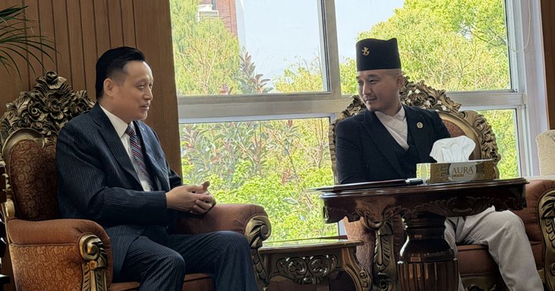 गृहमन्त्री गुरुङ र चिनियाँ राजदूतबीच भेटवार्ता